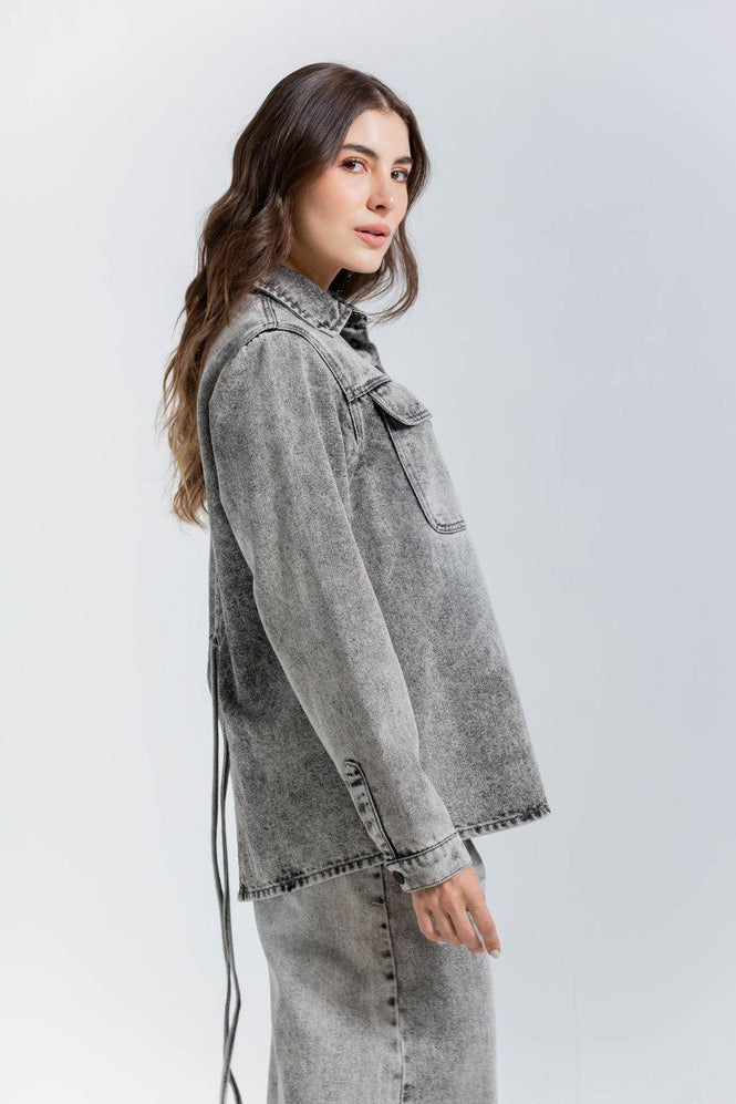 CHAQUETA-Botones-Frontales-Regular-fit-PEOPLE-3739789_b.jpg