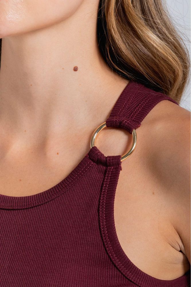 Camiseta manga sisa hombro  Ajustada ARKITECT