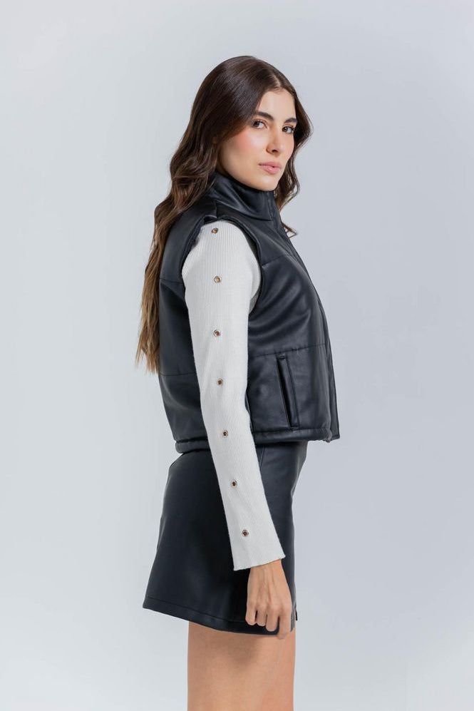 Chaleco-Cuero-Sintetico-Regular-fit-PEOPLE-3741140_b.jpg