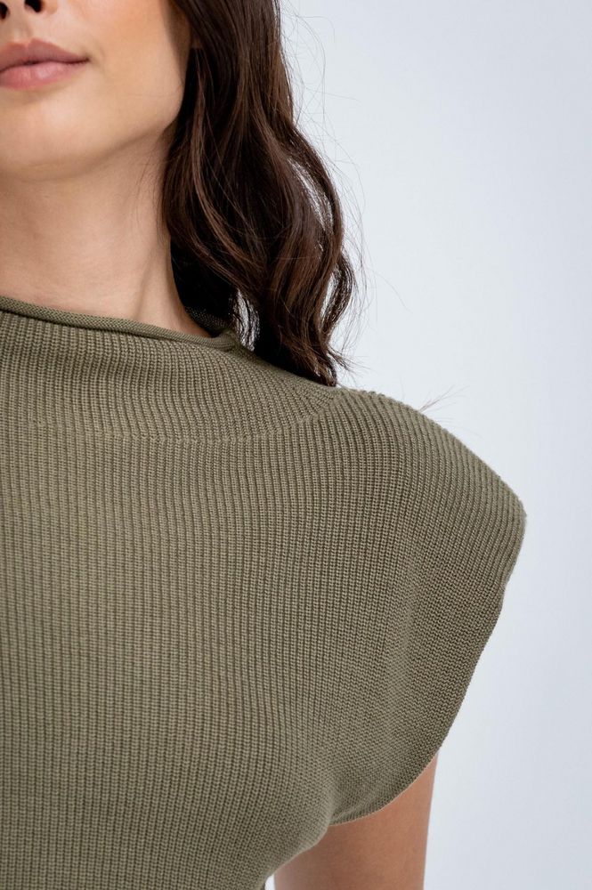 Chaleco Tejido Cuello Tortuga Amplia ARKITECT