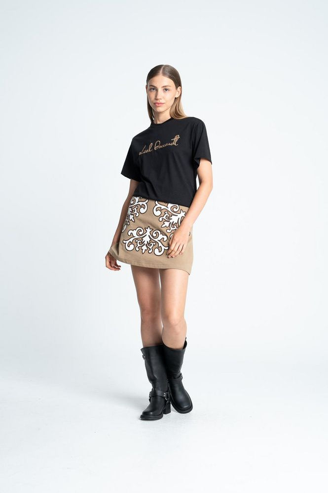 Falda-Corta-Con-Borda-ARKITECT-85501-3703494_a_df5667ef-4471-482b-ac09-f46de4967683.jpg
