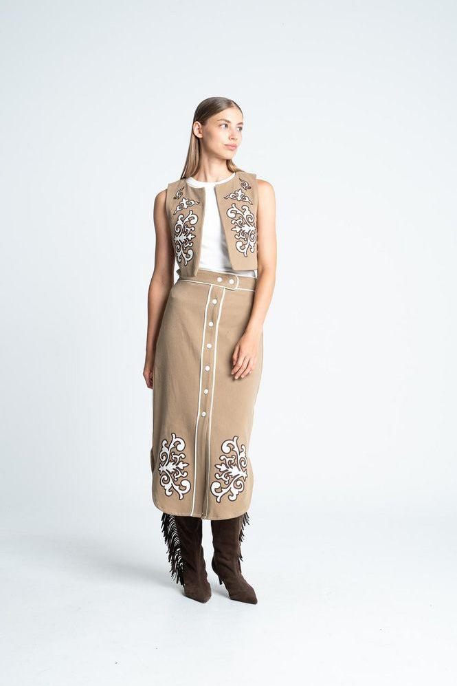 Falda-Larga-Texana-ARKITECT-85821-3706470_a_587f3f66-fa44-4567-b0ff-252ef3e4016e.jpg