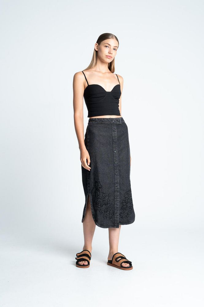Falda-Larga-Texana-ARKITECT-99781-3703154_a_61edb295-a1ca-47cf-b218-05b4bcaf8f9c.jpg