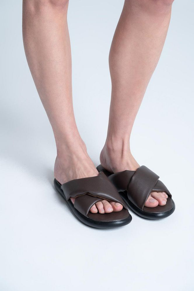 Sandalia-Plana-Cruzada-ARKITECT-3823411_a.jpg